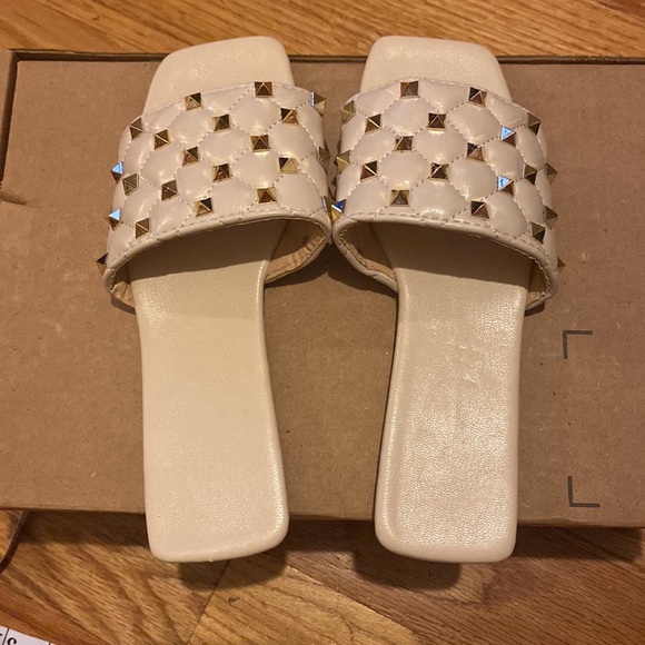 Women's Studded Sandals Flat Square Open Toe Pleather Strap Slides Slip On Shoes - Picture 3 of 6